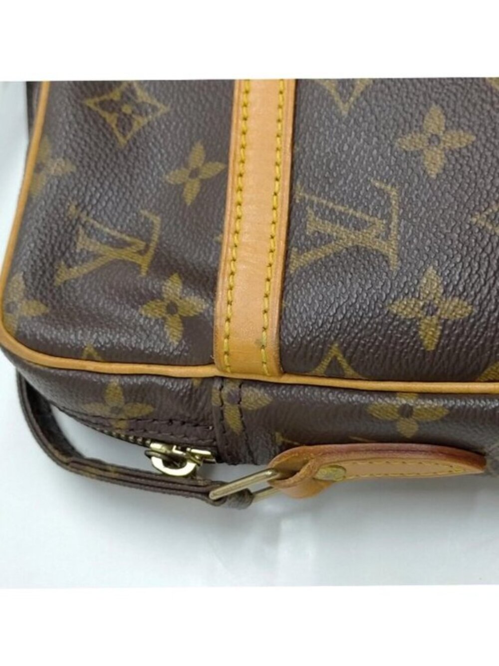 Authentic Louis Vuitton Danube Monogram Canvas Crossbody Shoulder Bag - Picture 8 of 16